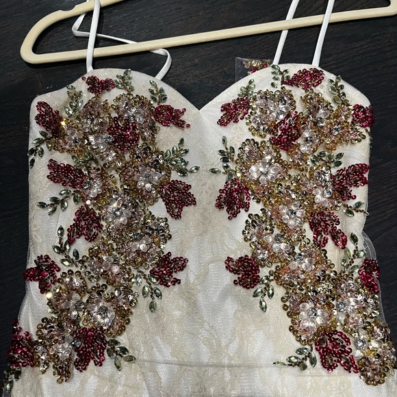 Dave & johnny size 1-2 white/ nude lace dress with sequen - Picture 2 of 4